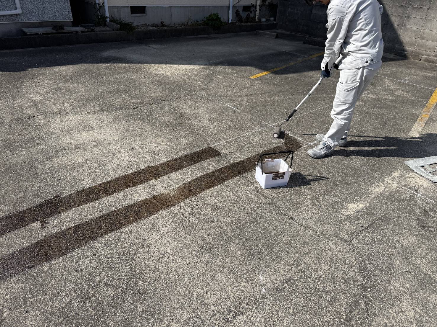 駐車場の白線引き直し工事