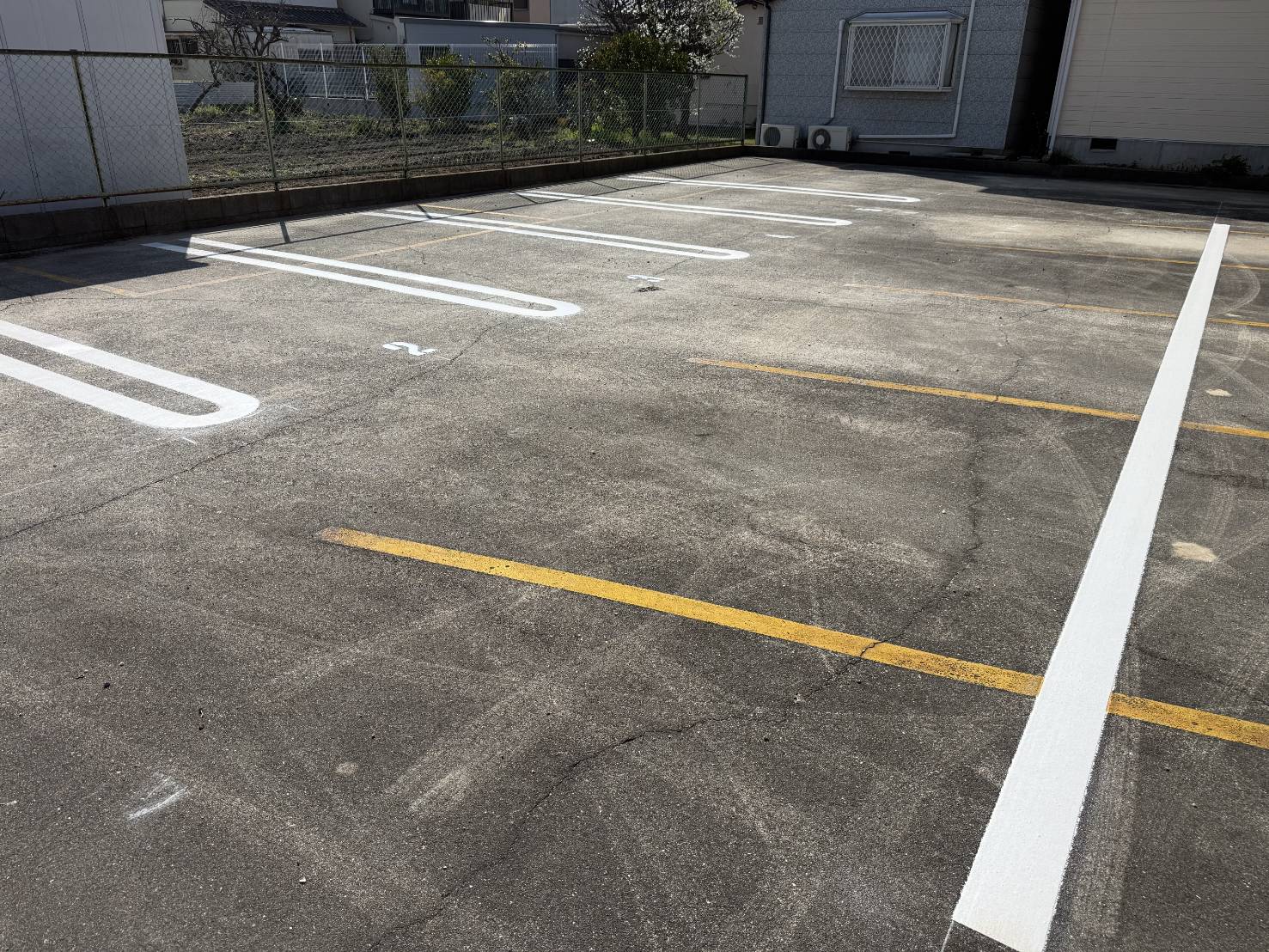 駐車場の白線引き直し工事